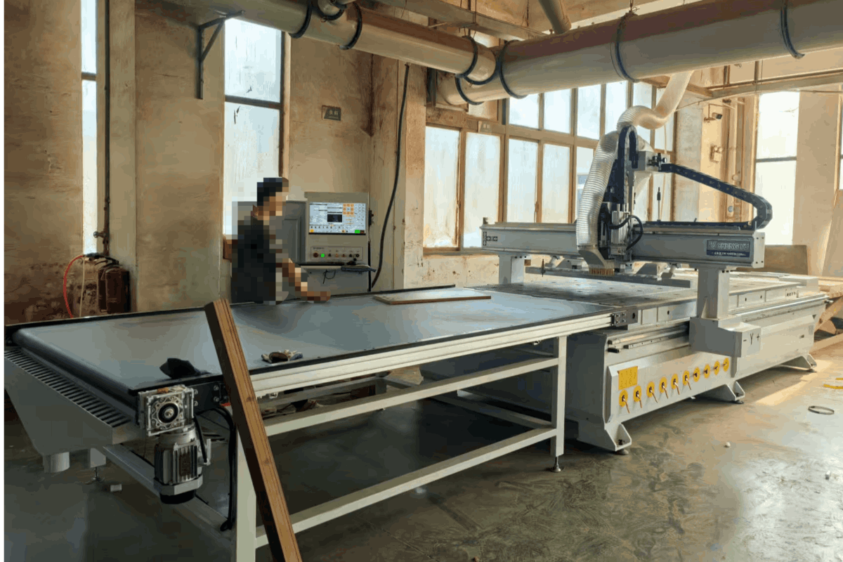 板式家具生产线与数控开料机 | 橱柜门木工开料机全自动加工设备——上海容安机械